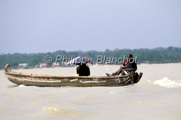 guyane 13.jpg - Pirogue sur le fleuve MaroniGuyane franÁaise